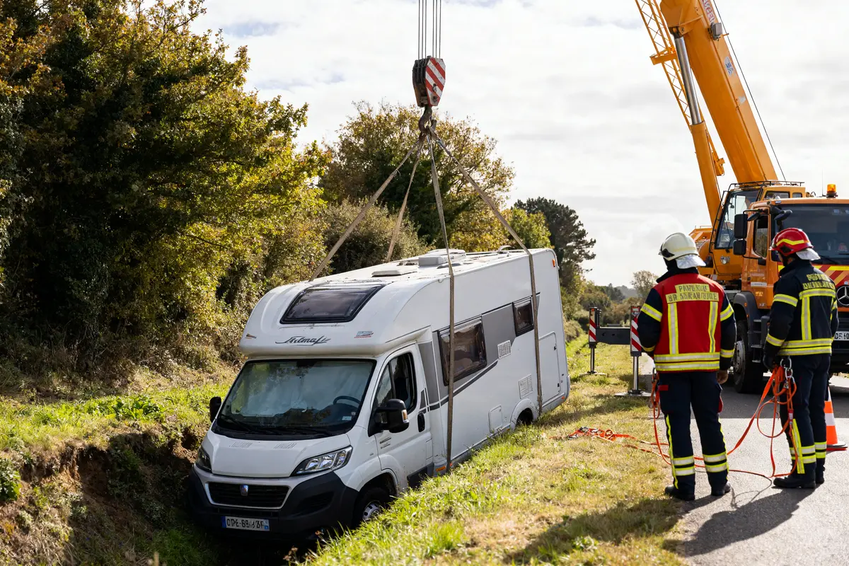 Accident camping car Saint Meloir des Ondes : Une sortie spectaculaire !